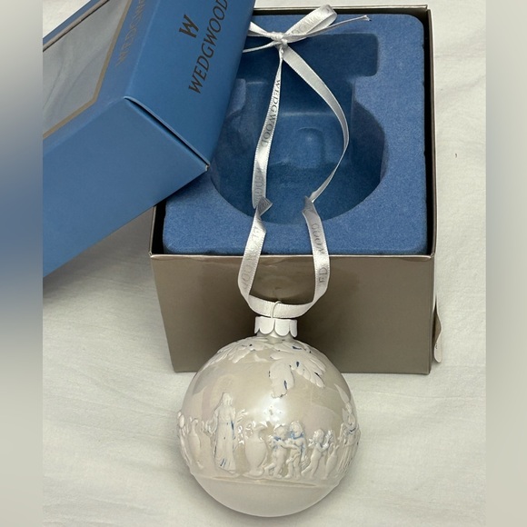 Wedgwood Icon White Jasper Wear Ornament Goddess Cherubs RARE NEW IN BOX - Picture 4 of 8